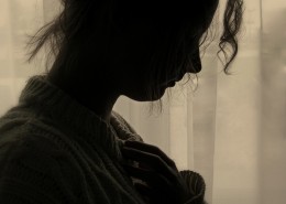 women-740625_1920 quiet pixabay