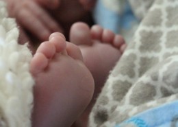toes-467x700